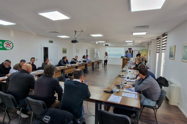 0-02-05-dec057240d2dd6ded9db07e6f60037ef111528b0d2ae2b294a38be9cfc5d646b_677bc4eda01abb58